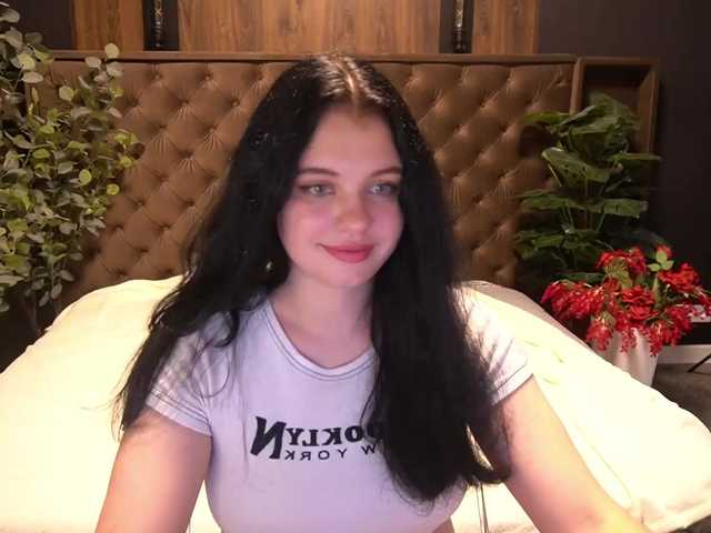 SnowWhiti live cam on BongaCams