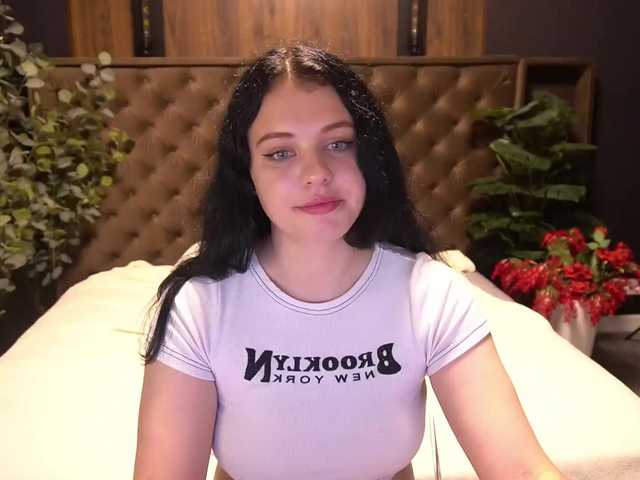 SnowWhiti live cam on BongaCams