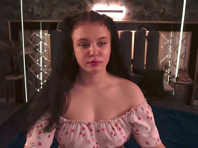 SnowWhiti live cam on BongaCams