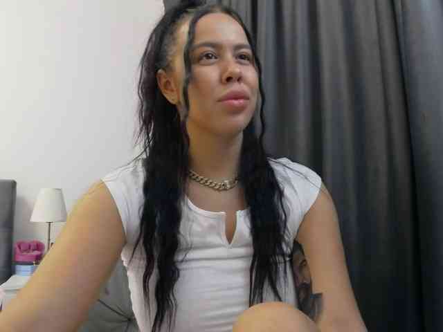 EllaSins webcam