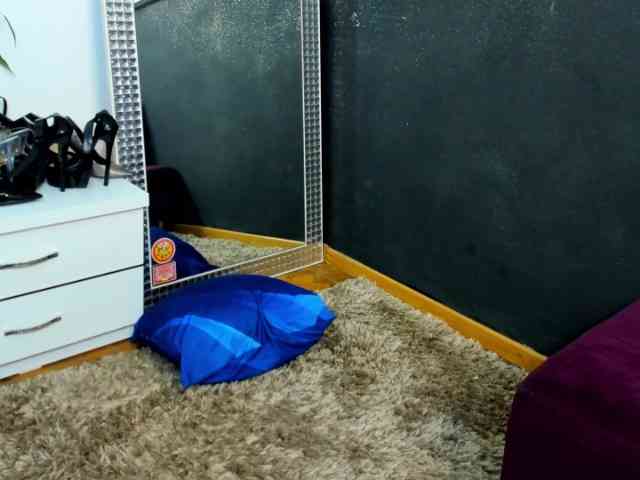 MiraPleasure_ webcam