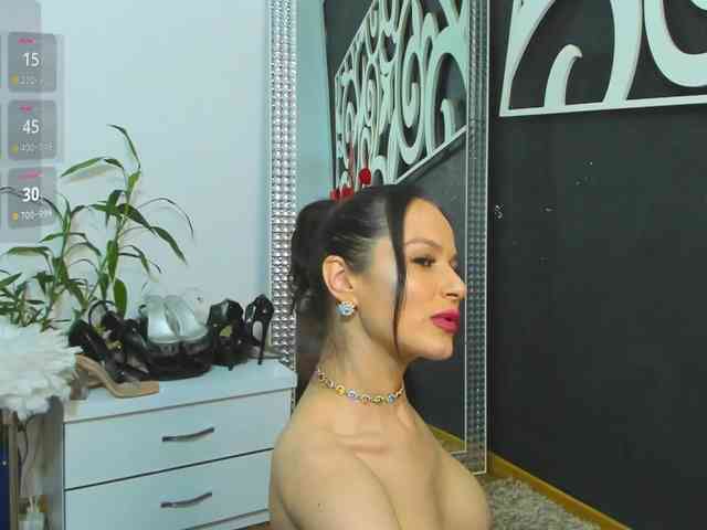 Model: MiraPleasure_