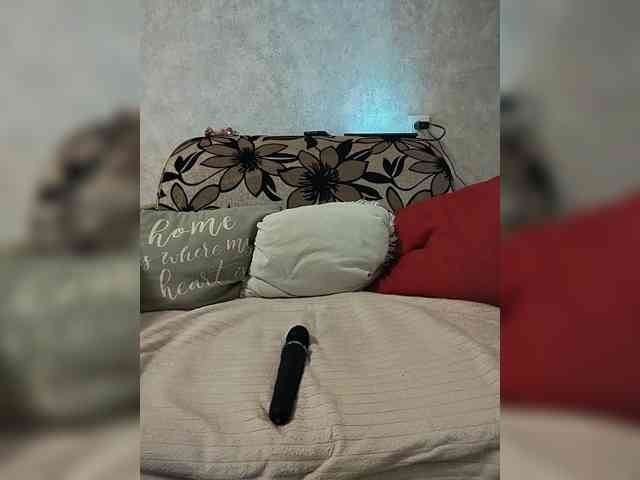 GOLDEN_WITCH webcam