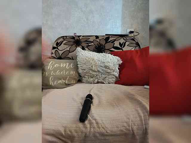 GOLDEN_WITCH webcam