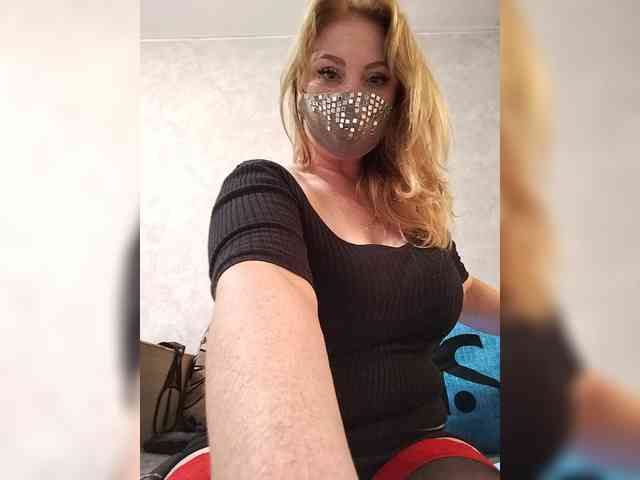 GOLDEN_WITCH webcam