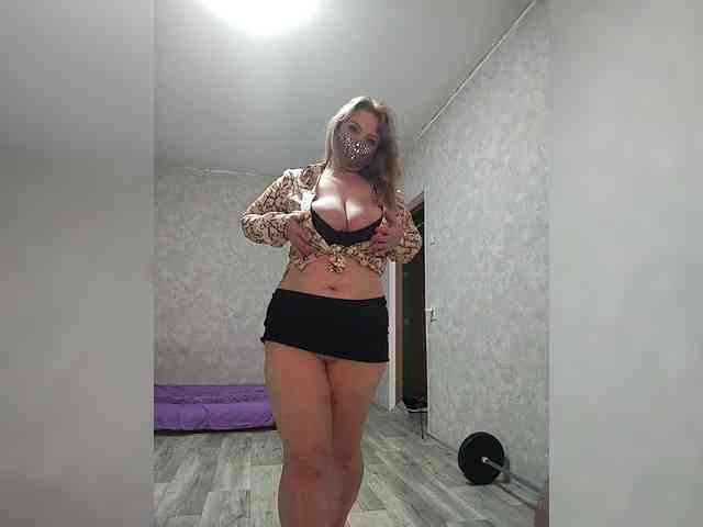 GOLDEN_WITCH webcam