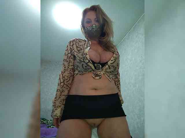 GOLDEN_WITCH webcam