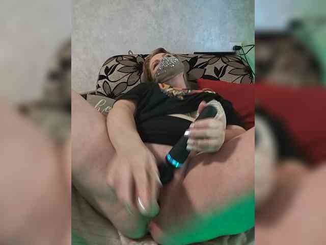 GOLDEN_WITCH webcam
