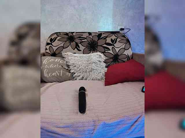 GOLDEN_WITCH webcam