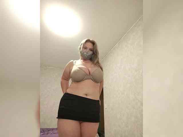 GOLDEN_WITCH webcam