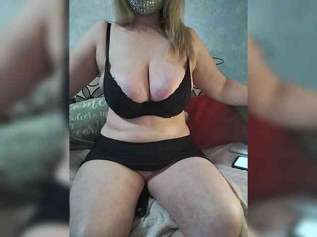 GOLDEN_WITCH webcam