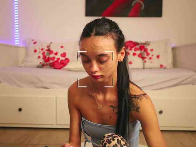 RachelRavee webcam