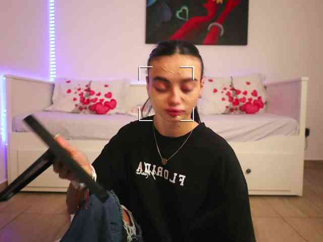 RachelRavee webcam