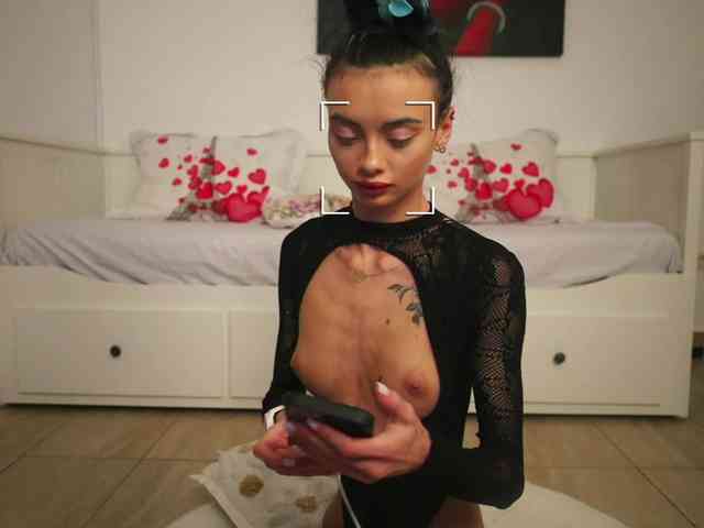 RachelRavee webcam