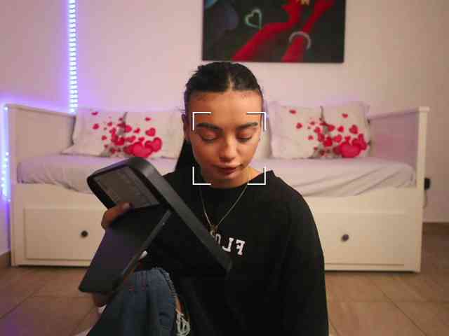 RachelRavee webcam