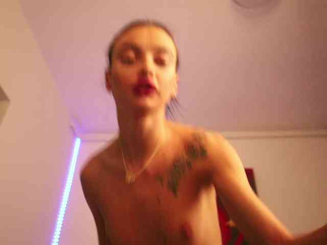 RachelRavee webcam