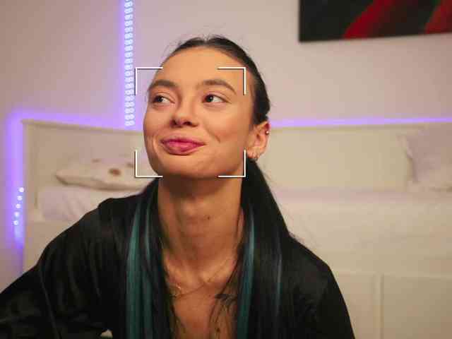 RachelRavee webcam