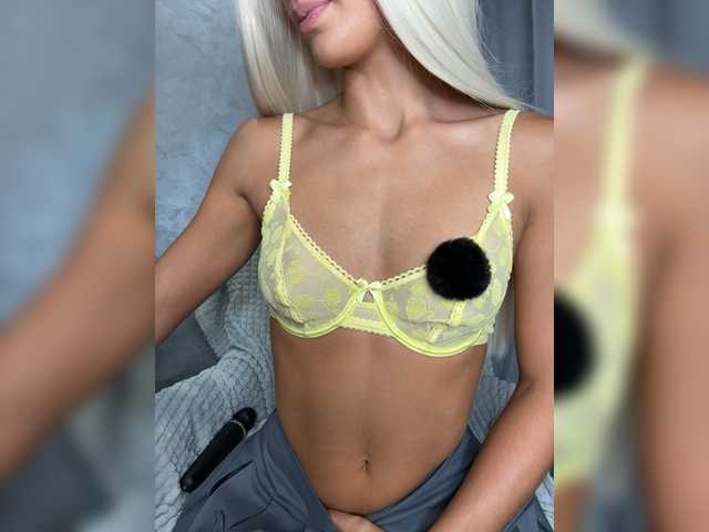 Viki-05 live cam on BongaCams