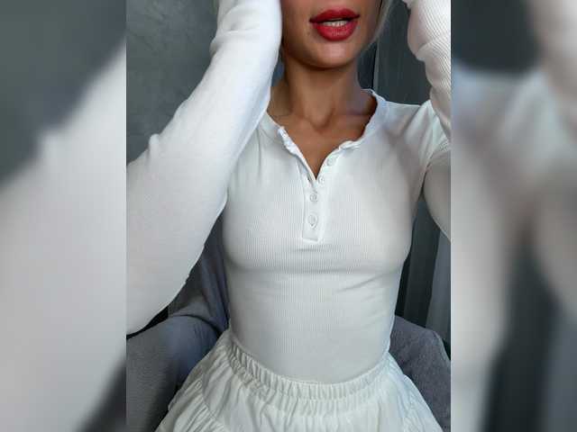 Viki-05 live cam on BongaCams