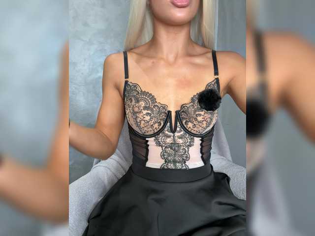 Viki-05 live webcam show