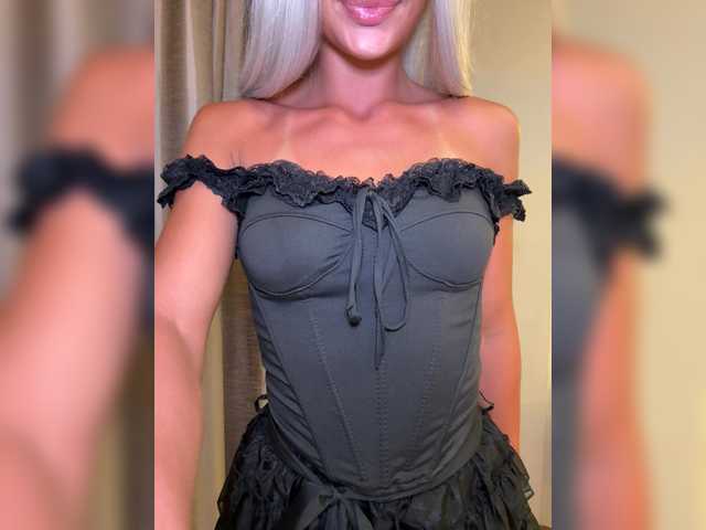 le modèle Viki-05 est en webcam porno dans un show sur le site bongacams, il possède les tags suivants: White/Caucasian,Blonde,Shaved