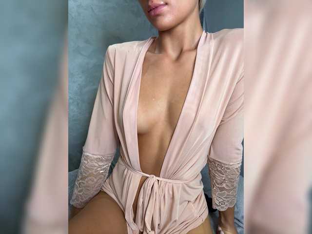 Viki-05 live cam on BongaCams