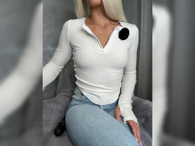 Viki-05 live cam on BongaCams
