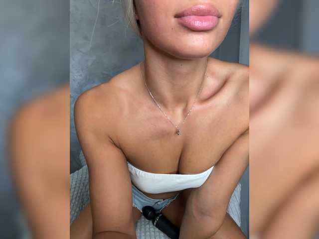Viki-05 live cam on BongaCams
