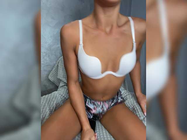Viki-05 live cam on BongaCams