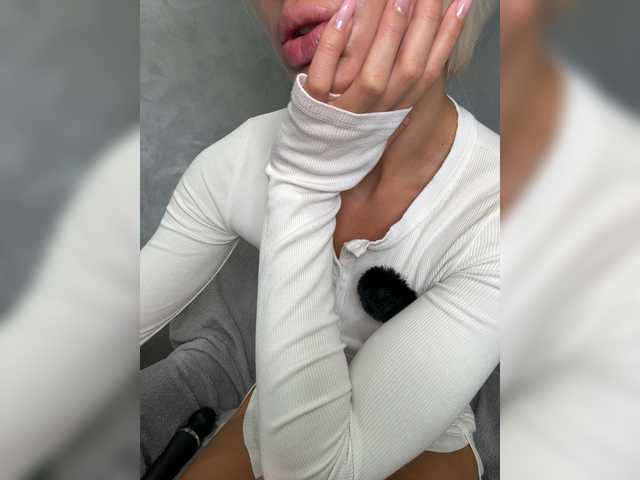 Viki-05 live cam on BongaCams