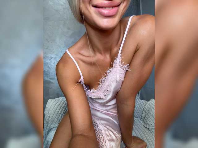 Viki-05 live cam on BongaCams