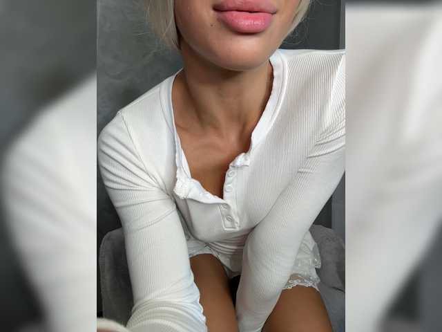 Viki-05 live cam on BongaCams