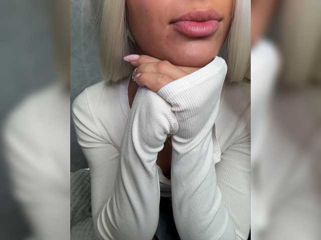 Viki-05 live cam on BongaCams