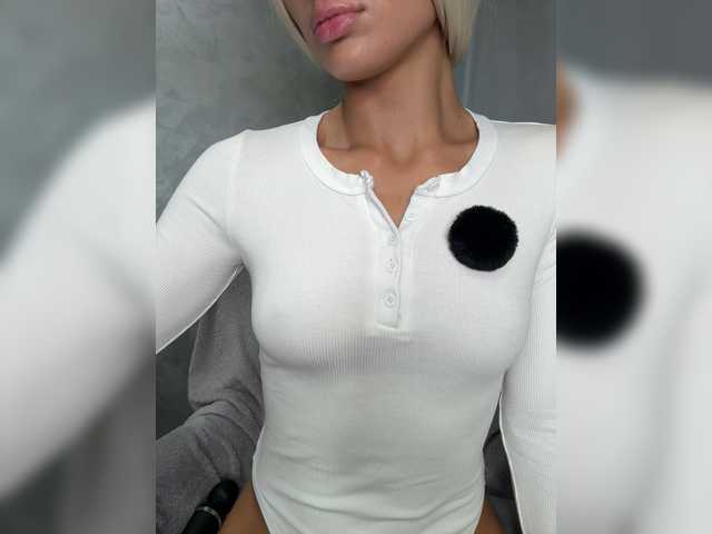 Viki-05 live cam on BongaCams