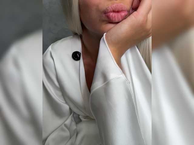 Viki-05 live cam on BongaCams