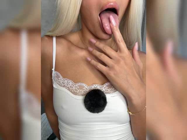Viki-05 live cam on BongaCams