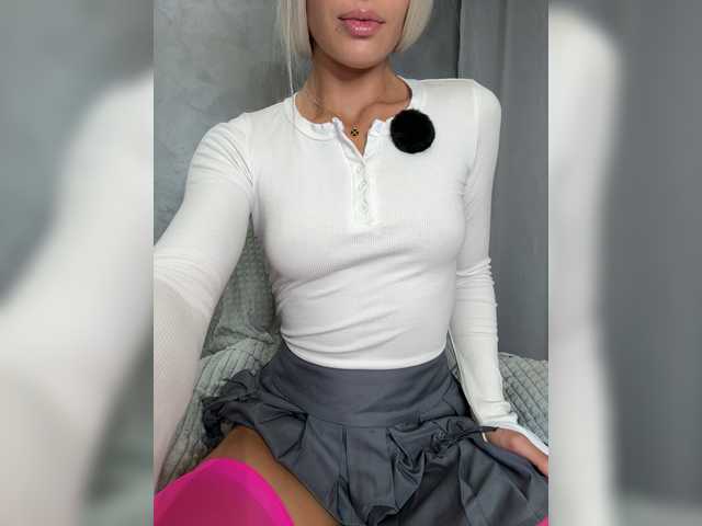 Viki-05 live cam on BongaCams