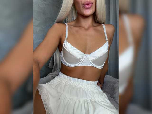 Viki-05 live cam on BongaCams