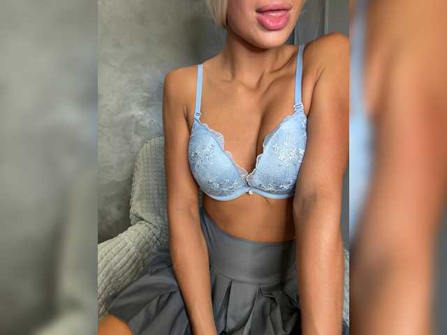 Viki-05 live webcam show