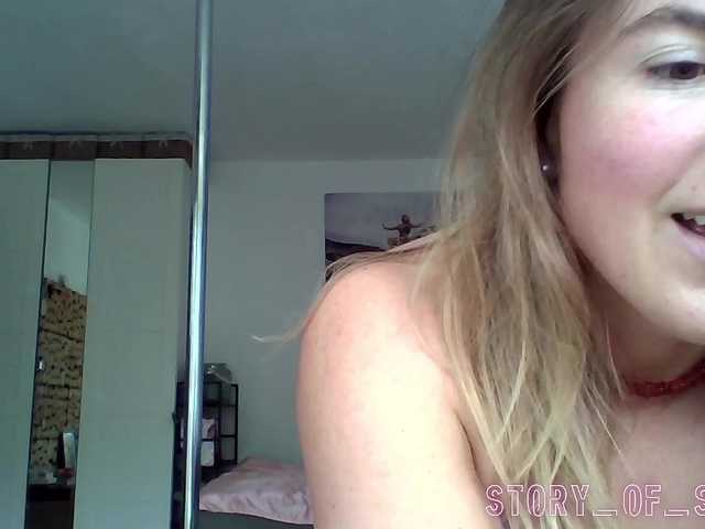 Sarahrose live cam on BongaCams