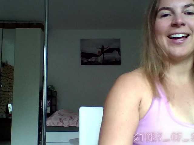 Sarahrose live cam on BongaCams