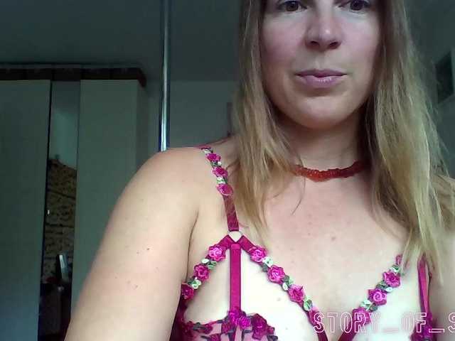 Sarahrose live cam on BongaCams