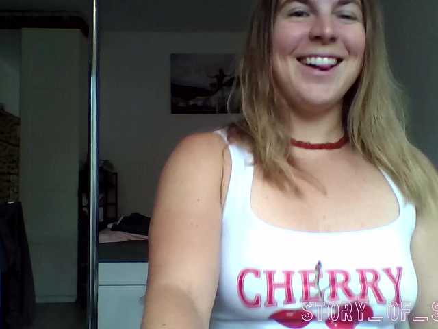 Sarahrose live cam on BongaCams