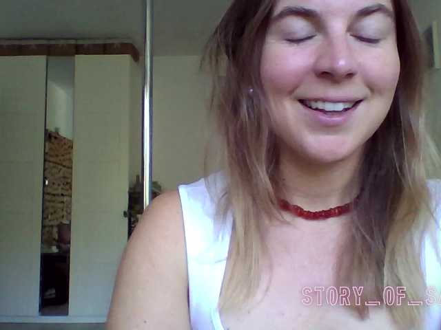 Sarahrose live cam on BongaCams