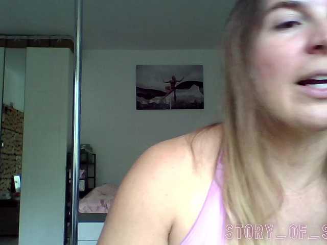 Sarahrose live cam on BongaCams