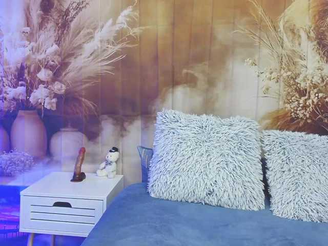 EmaMiller's BongaCams show and profile