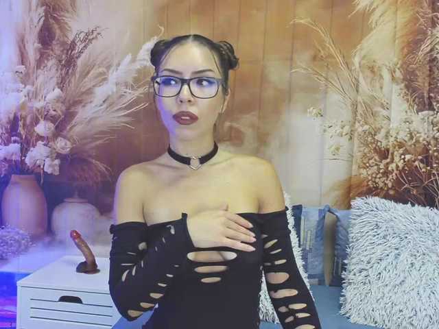 EmaMiller live cam on BongaCams