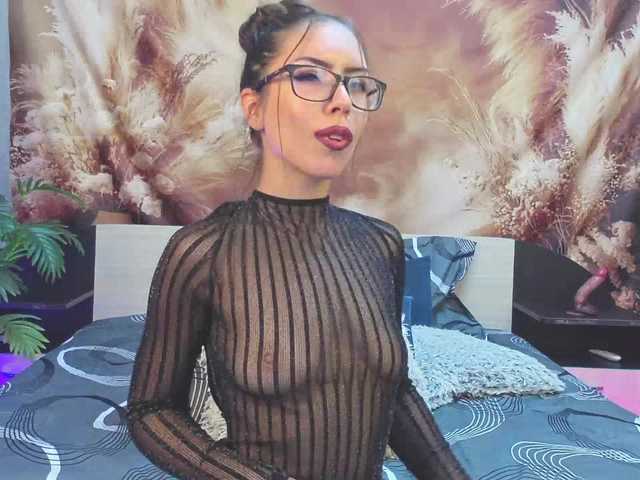 EmaMiller live cam on BongaCams