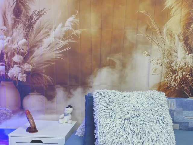 EmaMiller live webcam show