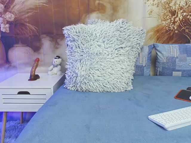 EmaMiller live cam on BongaCams